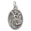 Szent Mihály ezüst színű fém érem, 22 mm