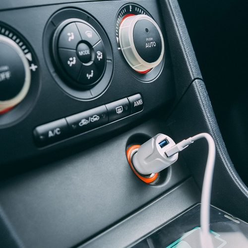 Autós szivargyújtó adapter - 2xUSB aljzattal - 2,4 A - Fehér