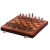 Sakk-készlet ZOOCEN - 30x30 cm-es fa tábla, szürke- és vörös-bronz figurákkal