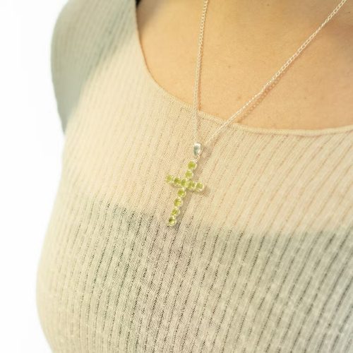 Indiai ezüstözött medál - Peridot kereszt - Ancient Wisdom