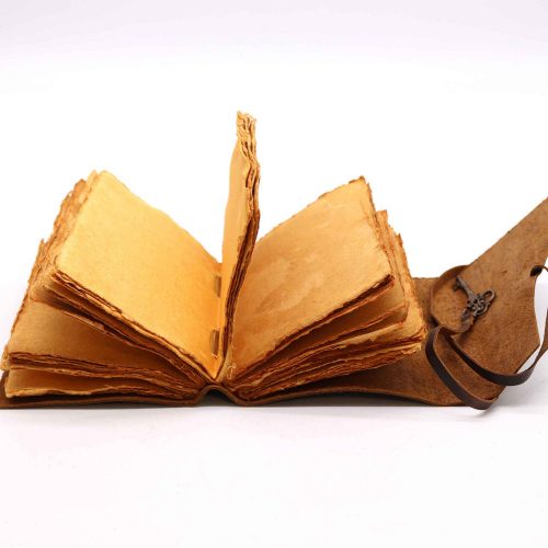 Bőrkötésű kézműves notesz szíjjal és kulccsal - 13x18 cm