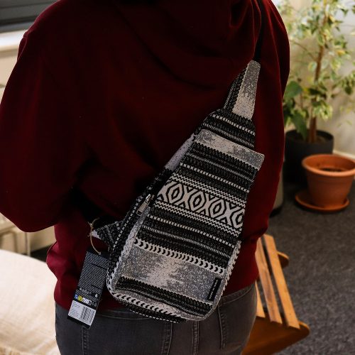 Crossbody jacquard táska - Urban Caravan