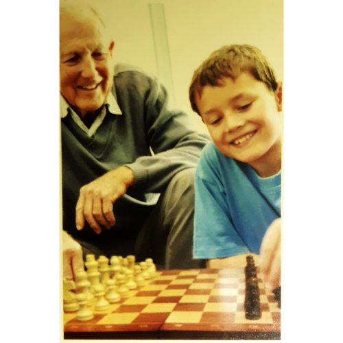 Sakk-készlet - 30x30 cm-es fa tábla, fa figurákkal - AMBASSADOR